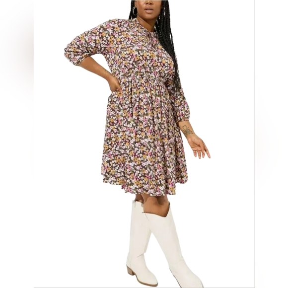 torrid Dresses & Skirts - Torrid Mini Stretch Front Keyhole Floral Print Dress Size 1X